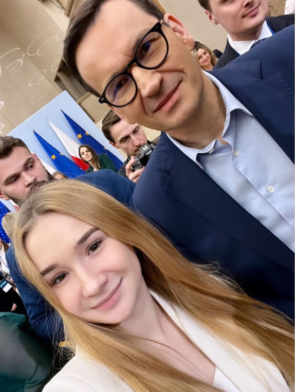 Mateusz Morawiecki z młodzieżą PiS