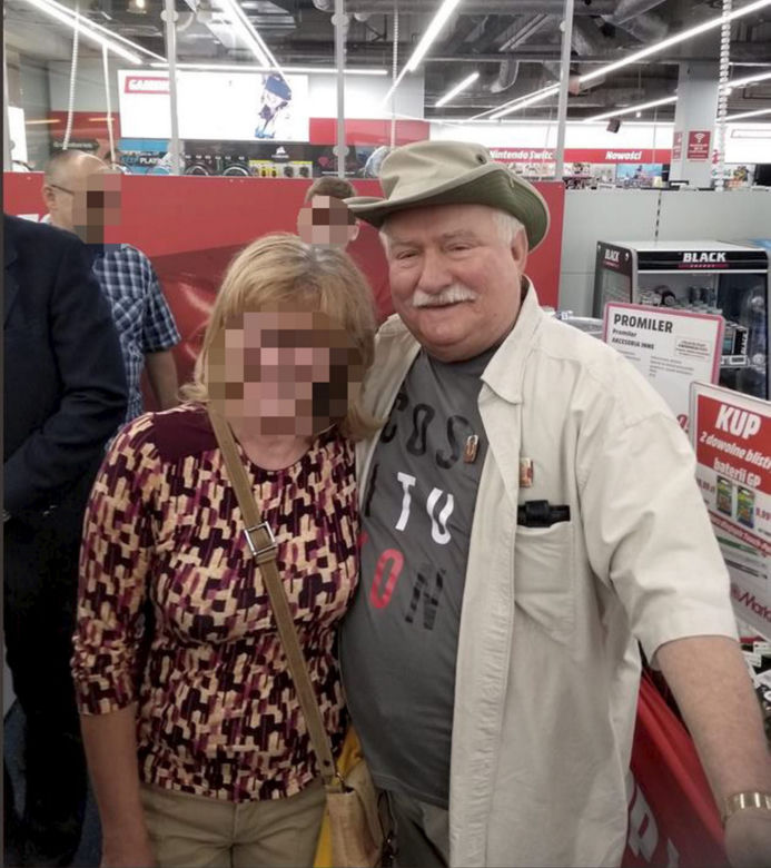 Wałęsa buszuje w Media Markcie