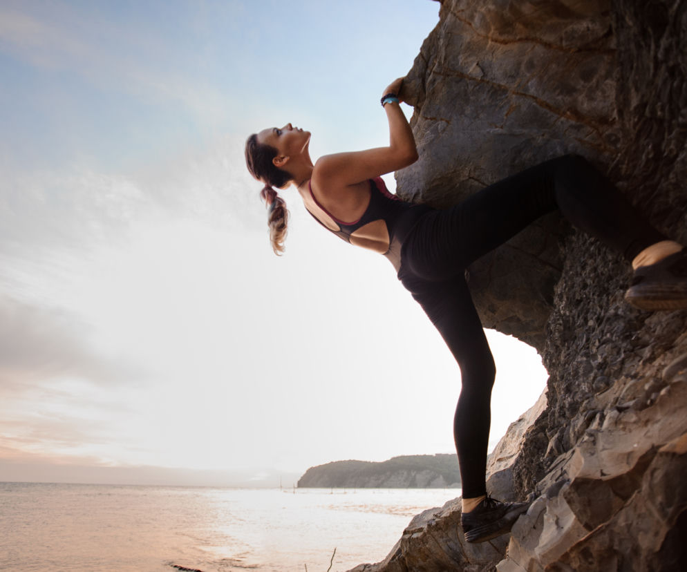 Bouldering, czyli wspinaczka na niskich wysokościach. Jak zacząć trenować bouldering?