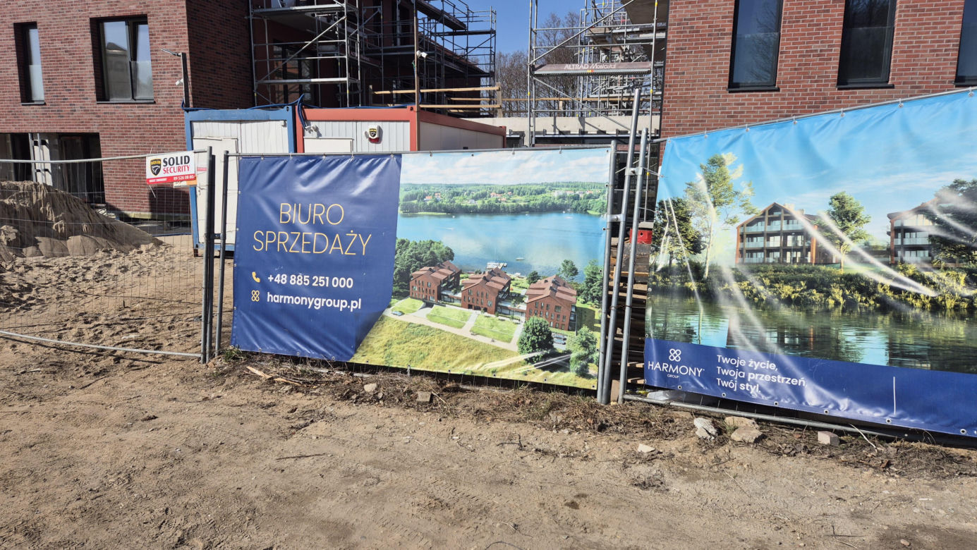 Nad jeziorem Ukiel w Olsztynie powstają luksusowe apartamenty. Na jakim etapie są prace?