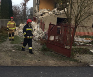 Łukowa. Wybuch gazu w domu jednorodzinnym! Ściana budynku runęła [ZDJĘCIA]