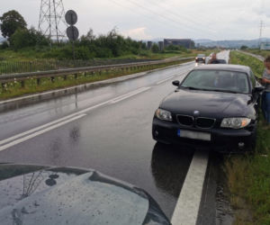 Stary Sącz. Nieszczęśliwa zakochana i nietrzeźwa kobieta rozbiła bmw