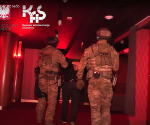 Afera w klubach go-go w kraju. Wśród oskarżonych policjanci i tancerki