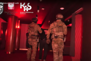 Afera w klubach go-go w kraju. Wśród oskarżonych policjanci i tancerki