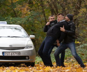 Na Wspólnej odc. 3010. Leszek (Wojciech Majchrzak), bandyci (Marcin Kiszluk, Marek Bera)