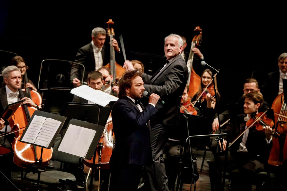 Krzesimir Dębski nie zaprosił żony i syna na wielki urodzinowy koncert!
