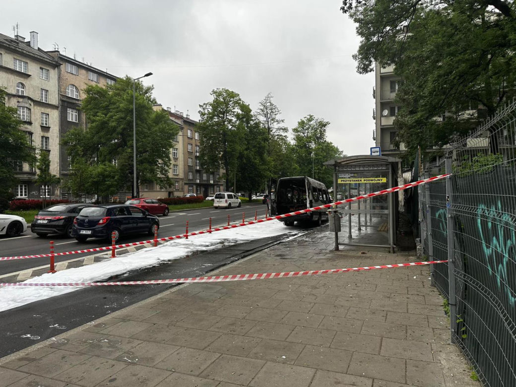 Pożar busa w Krakowie. Utrudnienia pod Jubilatem
