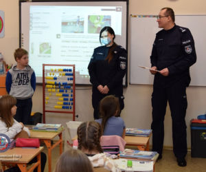 9-latek uratował życie mamusi. Policjanci podziękowali mu za heroiczne zachowanie
