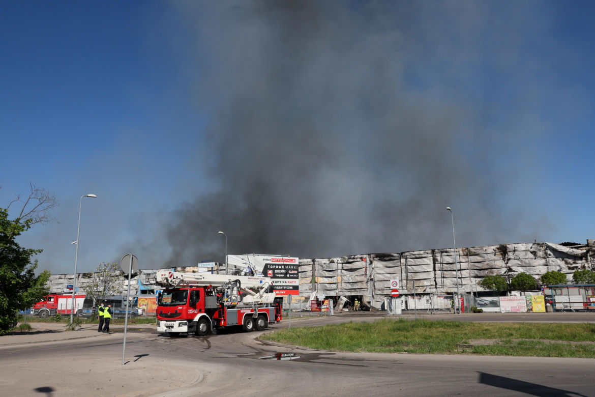 Pożar centrum handlowego w Warszawie