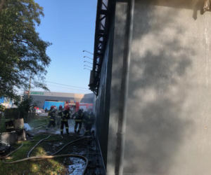 Nowy Sącz. GIGANTYCZNY pożar w Media Expert przy Węgierskiej. Zawaliła się część dachu