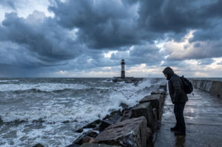 Chłodne powietrze polarne morskie dociera do Polski. Niże zdominują pogodę