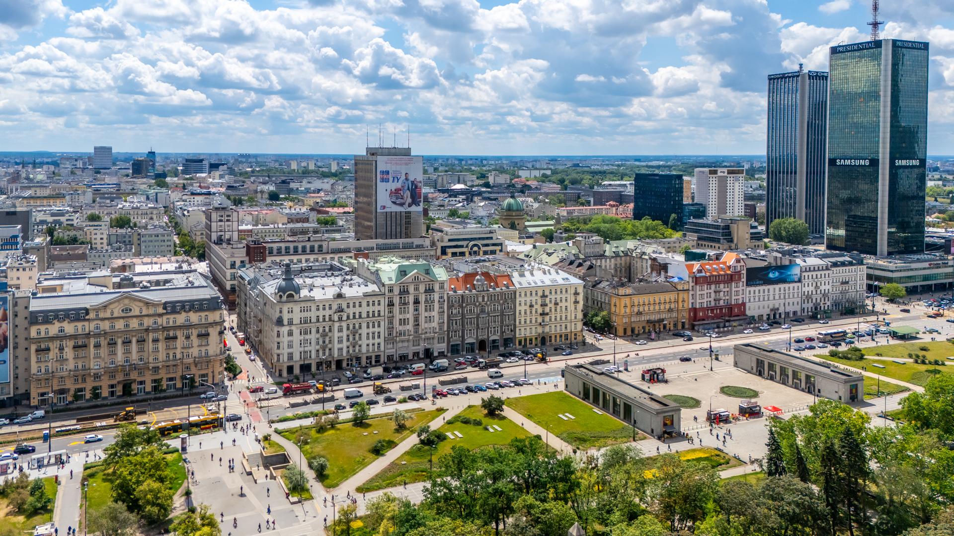 Południowa pierzeja Alej Jerozolimskich w centrum Warszawy