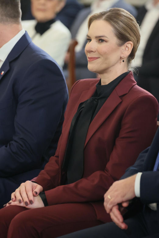 Marta Nawrocka w czerwieni