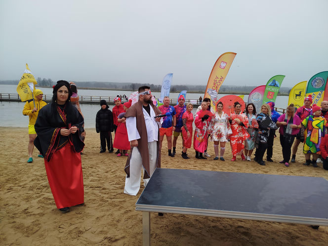 Mazowieckie Morsy otworzyły sezon morsowania 2025/2026 nad zalewem w Siedlcach