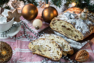 W Holandii na święta piecze się obłędny chlebek. W środku skrywa wyborną niespodziankę 