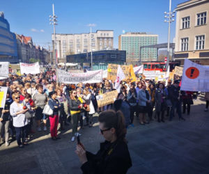 Strajk nauczycieli: PiSranki obiecanki. Tłumy na proteście w Katowicach