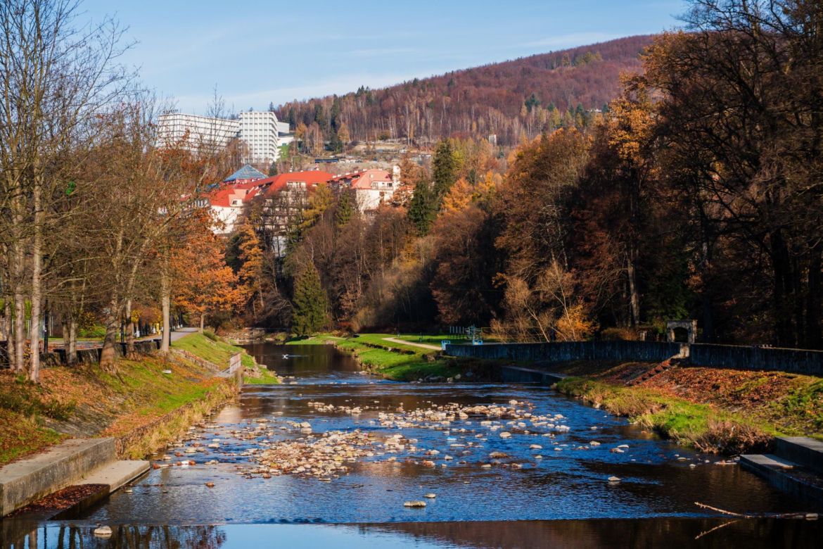 Most kolejowy nad doliną Łabajowa w Wiśle