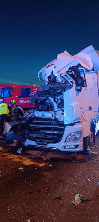 Katastrofa autokaru w Warszawie, jest wielu poszkodowanych. Na oczach ratowników doszło do kolejnej tragedii