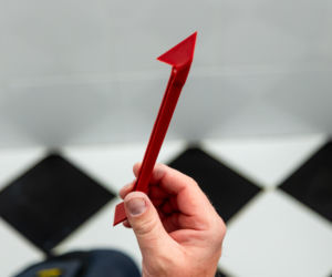 Jak poprawnie usunąć starą fugę i silikon oraz nałożyć nowy? Murator Remontuje