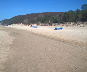 Pierwsze parawany na plaży w Międzyzdrojach