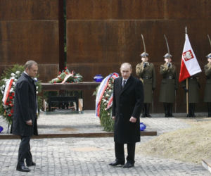 Donald Tusk i Władimir Putin w Katyniu