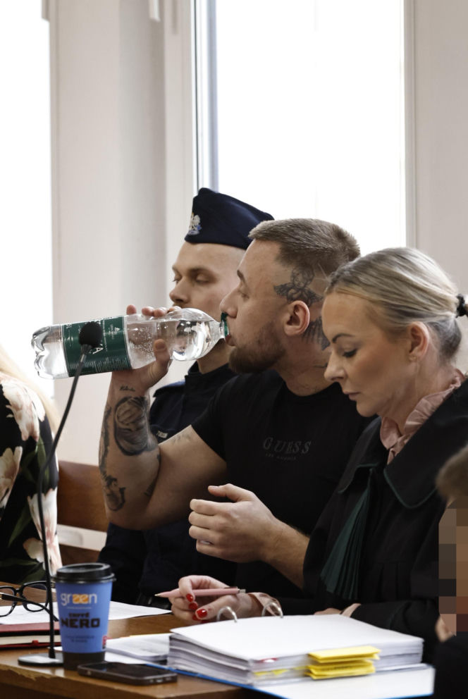 Łukasz Żak w sądzie. Sypie się linia obrony jego kolegów. Biegły: „Każdy ma obowiązek udzielenia pomocy”