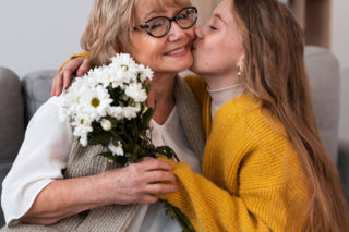 Życzenia na Dzień Babci 2026. Krótkie, piękne i wzruszające wierszyki. Gotowe do wysłania!