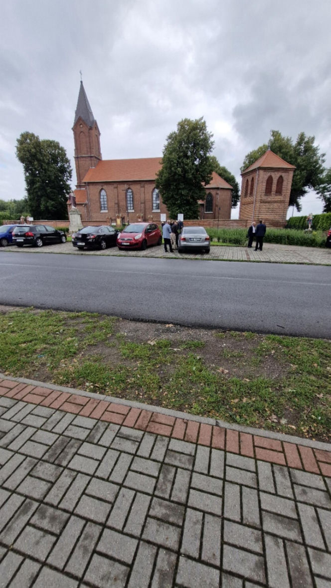Twardego chłopa zabił szerszeń