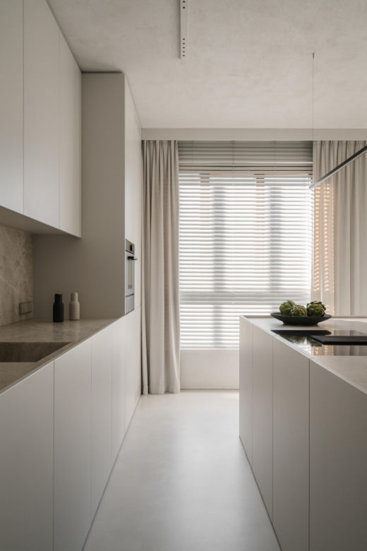 Minimalistyczne mieszkanie architektki