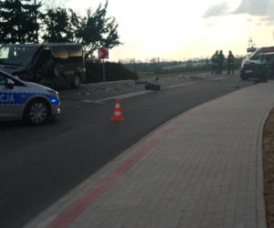 Czołówka pod Płockiem! Renault zupełnie zmiażdżone. Lądował śmigłowiec [ZDJĘCIA]