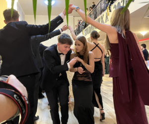 Studniówka pełna blasku i emocji! Tak bawili się maturzyści II LO w Bydgoszczy [ZDJĘCIA]