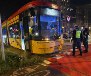 Kobieta wpadła pod Tramwaj w Warszawie. Jest w ciężkim stanie