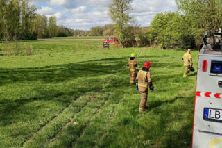 Dachowanie BMW w Mostowie w powiecie łosickim