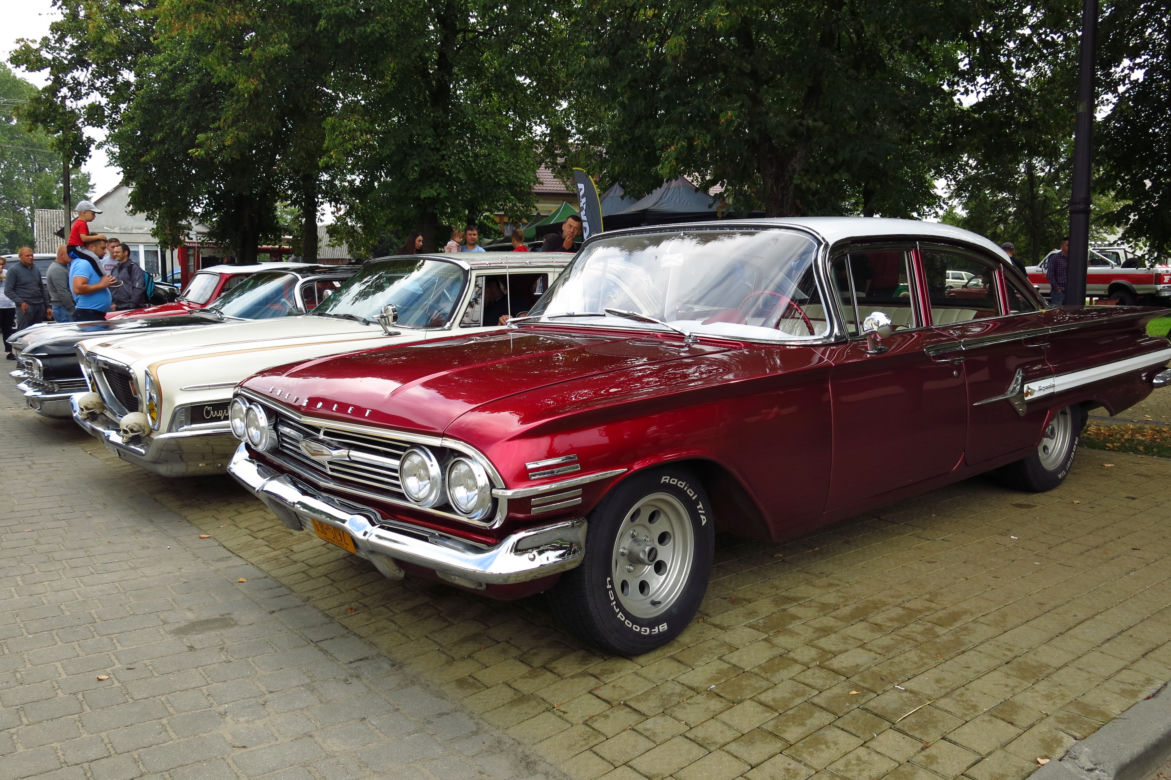 Zlot zabytkowych samochodów