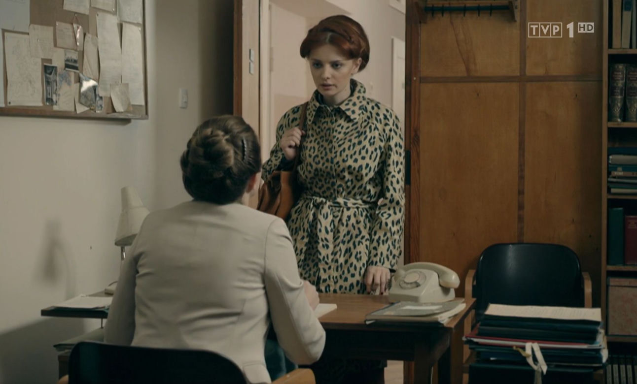 Stulecie Winnych 4, odc. 41: Kasia (Weronika Humaj), dyrektorka szkoły (Marta Alaborska)