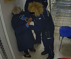 SUKCES SUPER EXPRESS-U POLICJANCI, KTÓRZY POBILI STARUSZKĘ STANĄ PRZED SĄDEM