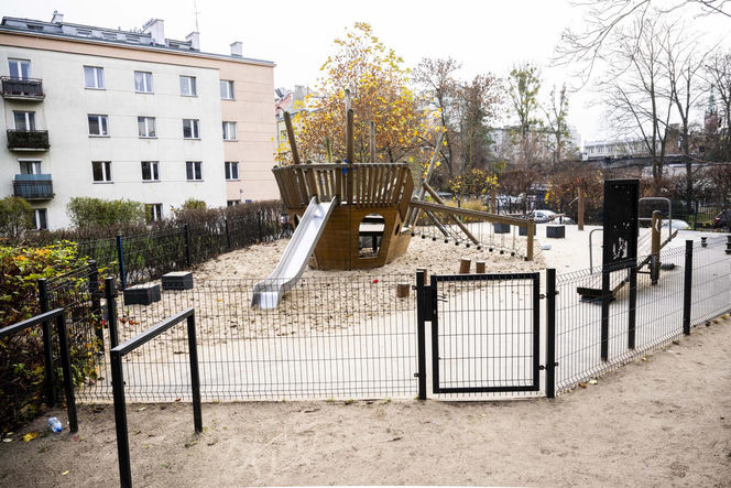 To najstarsze osiedle w Warszawie. Aby żyć jak w bajce panowały tu dziwne zasady