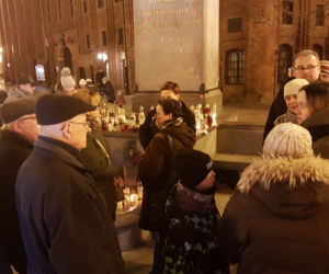 Torunianie nagrali kondolencje dla rodziny Pawła Adamowicza i gdańszczan