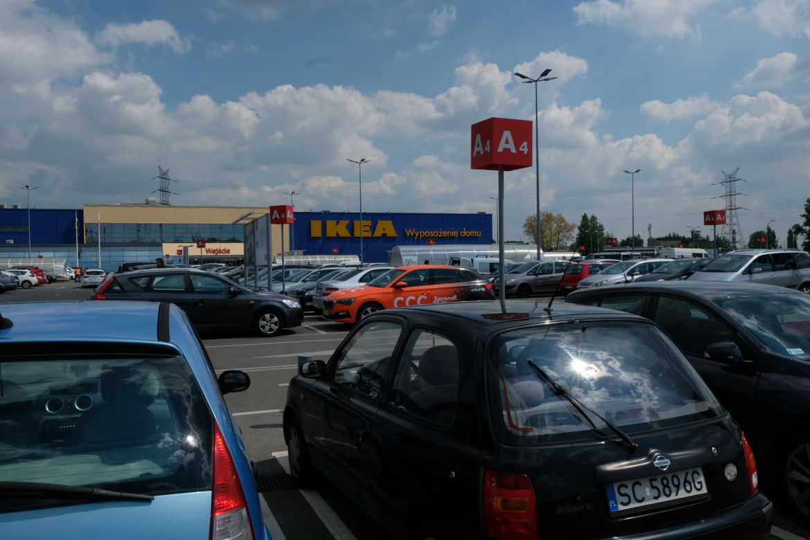 GIGANTYCZNE kolejki pod Ikeą w Katowicach [ZDJĘCIA]