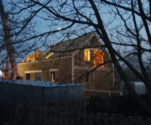 Dom z prefabrykatów drewniano-słomianych