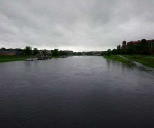 Ulewy w Krakowie 23.05.2019: Wylała Wisła, zalane są bulwary