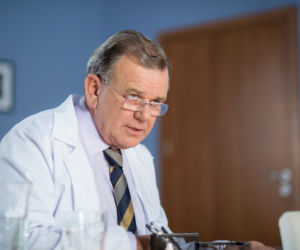 Lekarze 4 sezon odcinek 6 (odc. 45). Tadeusz Karkoszka (Krzysztof Jędrysek)