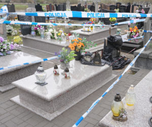 Płyta z nagrobka zabiła Milanka. Tragedia na cmentarzu. Pomnik zawalił się na 1,5 rocznego chłopca