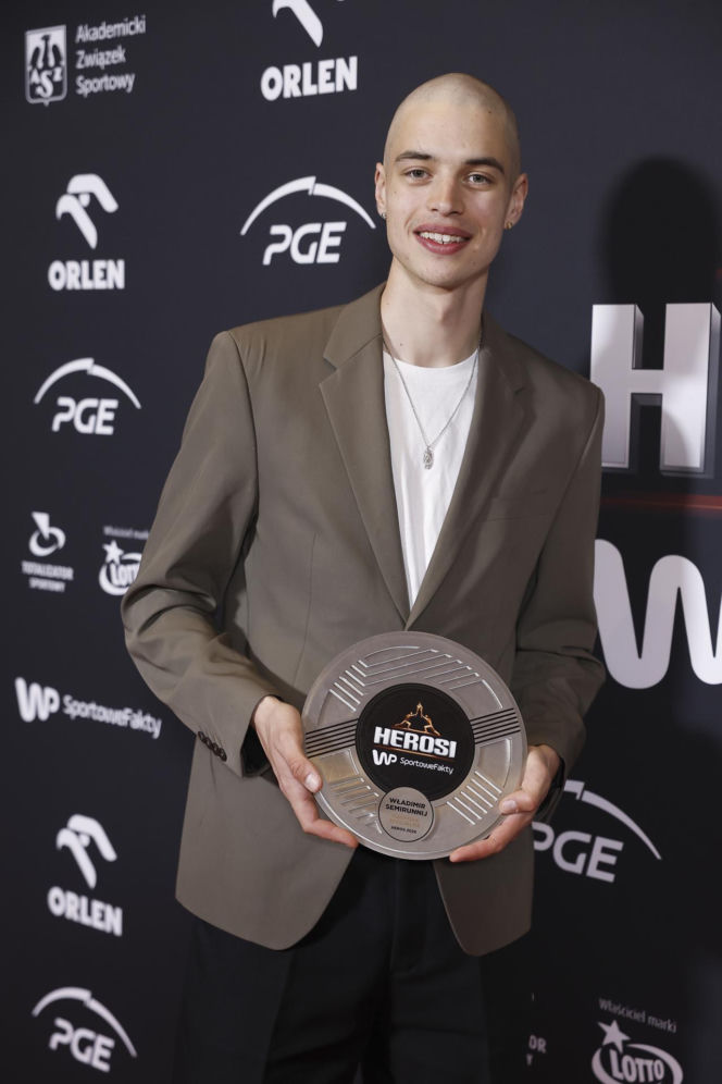 Władimir Semirunnij wsparł zrzutkę u Łatwoganga. Olimpijczyk zgolił włosy i przekazał medal na aukcję