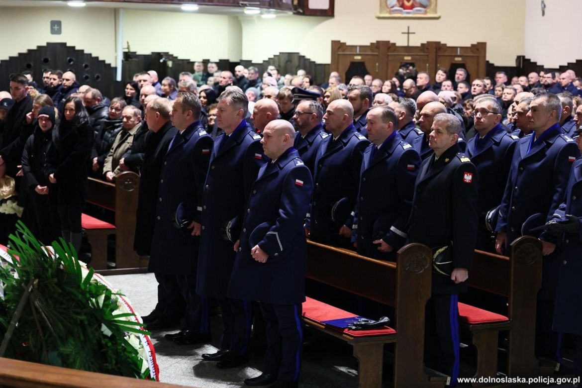 „Niebo płakało, a my razem z nim”. Strumienie deszczu i łez na pogrzebach Daniela i Ireneusza