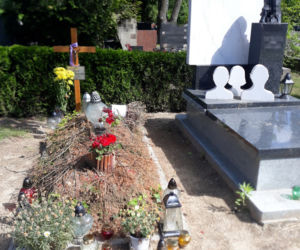 Grób Pawła Królikowskiego w opłakanym stanie