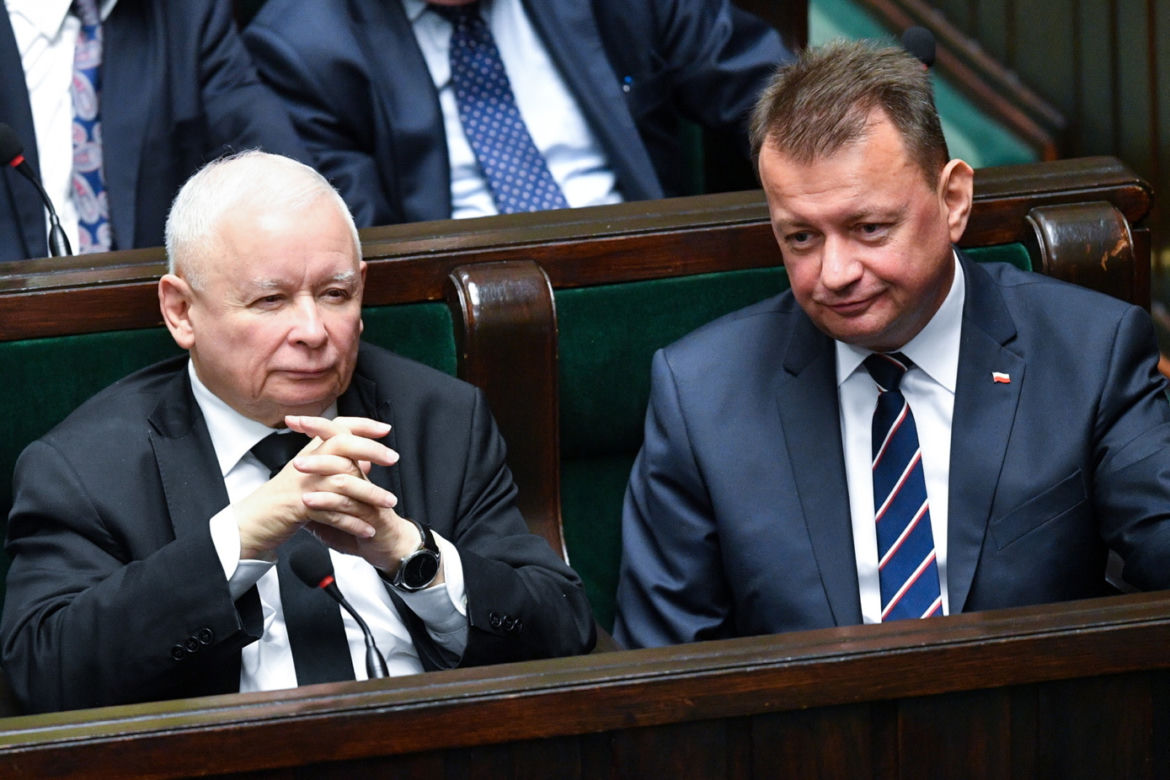 Klaudia Jachira rzuca pieniędzmi w Sejmie