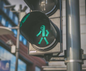 Watcher jako sygnalizator świetlny w centrum Poznania