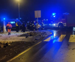 Wypadek pod Legionowem, osobówka zderzyła się z tirem. 3 osoby w szpitalu