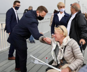 Trzaskowski nie przestrzega rządowych obostrzeń
